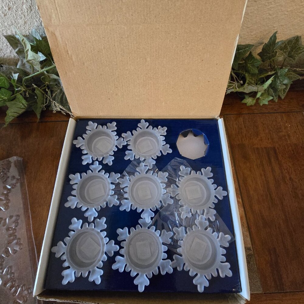 Dennis East International Frosted Glass Snowflake Tea Light Holders (box of 8)